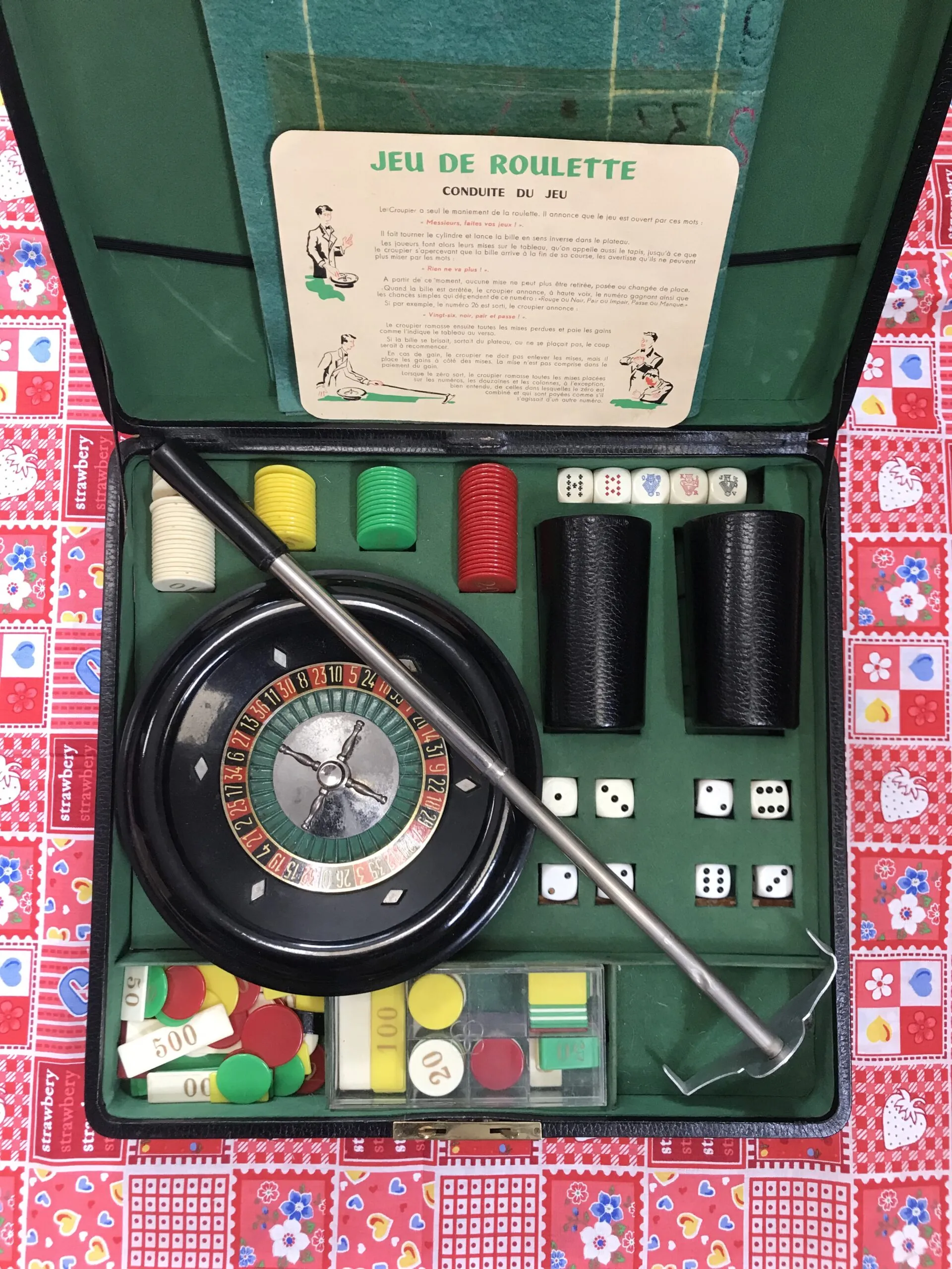 Ancien coffret de jeux roulette - Ressourcerie Histoires Sans Fin